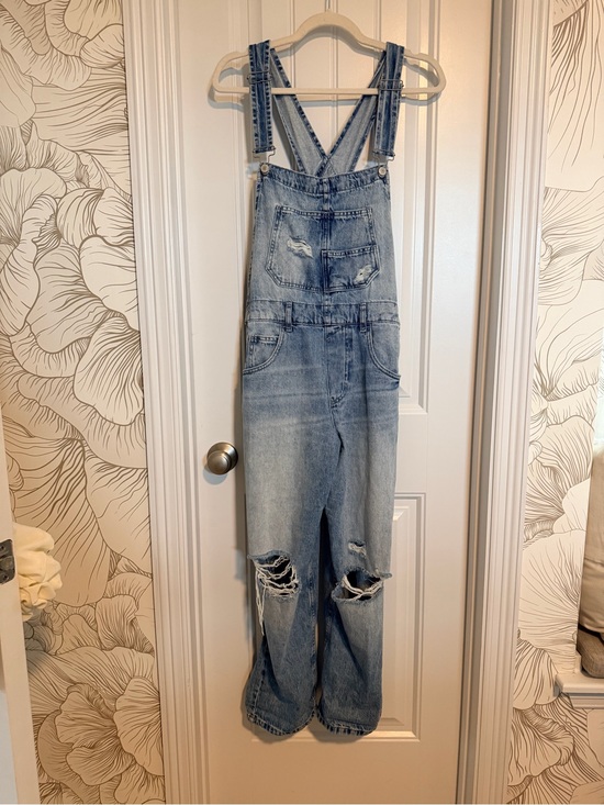 We The Free Other - We The Free Light Blue Washed Denim distressed Overalls size Small